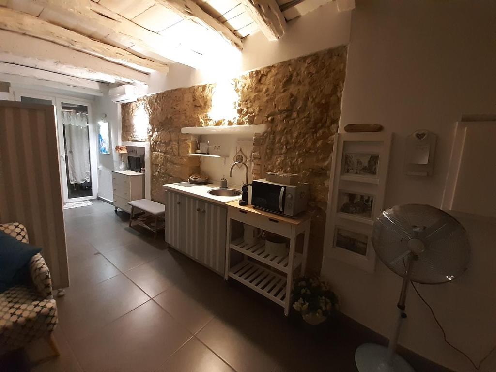 Cozy Loft in the Heart of Cagliari room 6